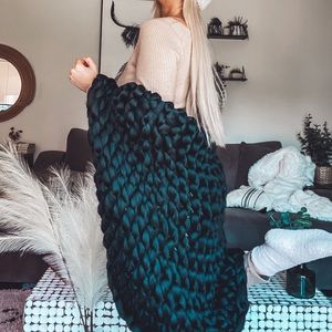 Black chunky Kit blanket